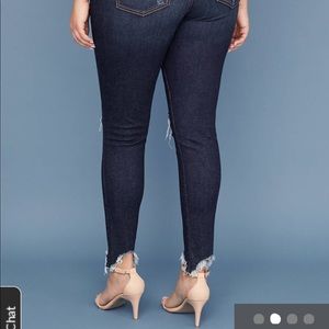 LANE BRYANT BLUE CUTOFF JEANS